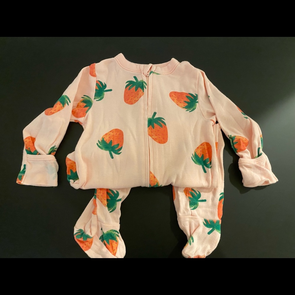 Old navy baby jammies 6-9 mon